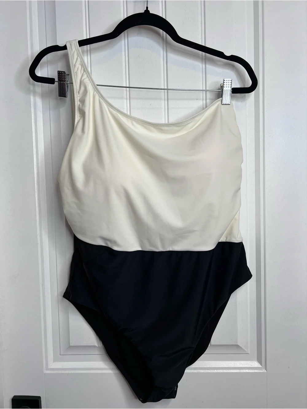Meet.Curve Women’s One-Shoulder Ivory/Black‎ One-Piece Swimsuit. Size 2XL. NWT.